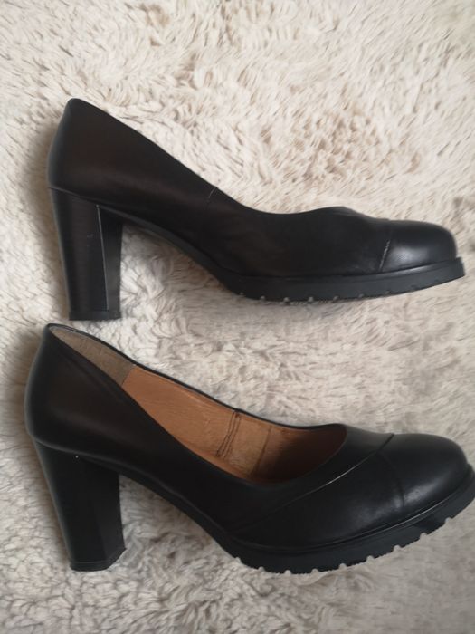 Czółenka, skóra, Aga rozmiar 40 czarne.