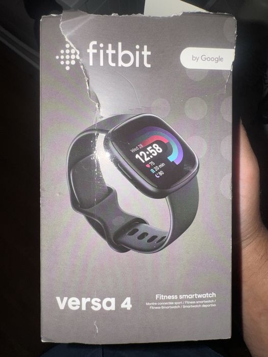 Fitbit Versa 4 — Smartwatch