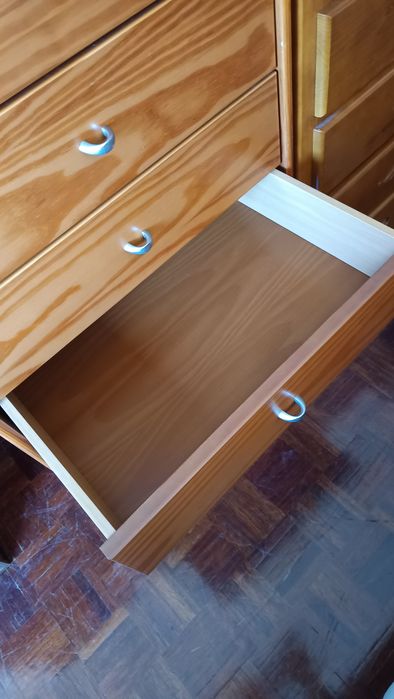 Vários móveis em bom estado