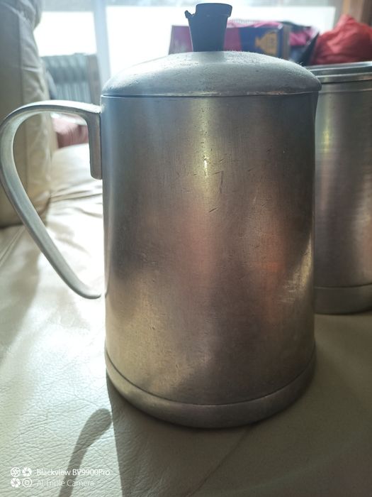 Três cafeteiras alumínio fundido