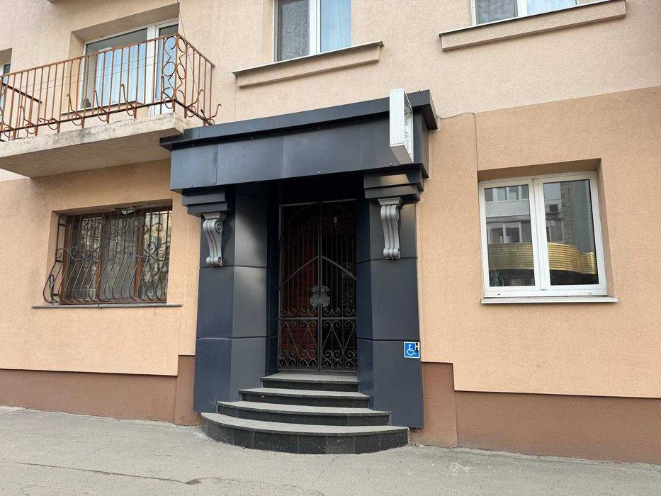 Квартира ,виведена з житлового  фонду ,вулиця Пластова  50 000