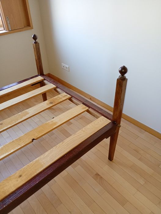 Cama D. Maria II com colchão novo