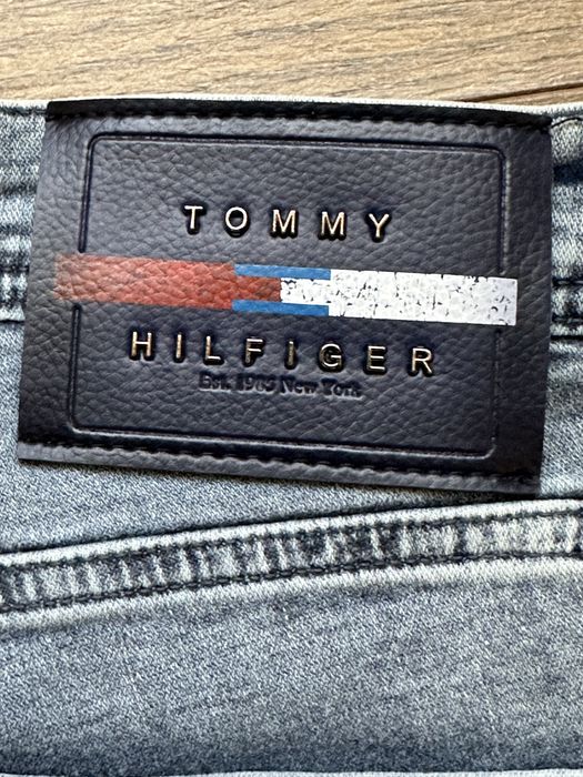 Джинсы томи халфигер