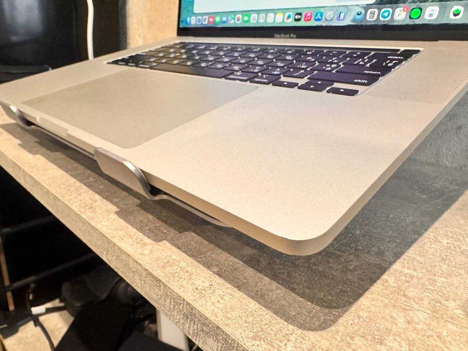 Apple MacBook Pro 16″ i9 16gb 1TBssd