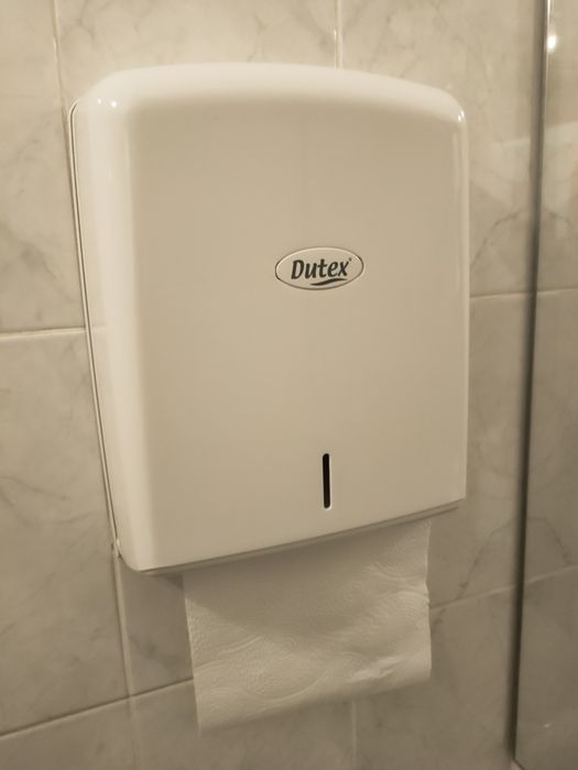Dispensador de toalhas de papel e porta rolo