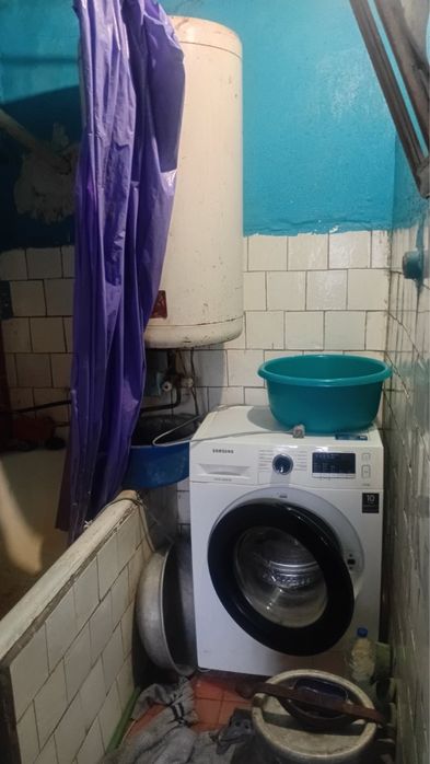 Здається дві окремі кімнати в приватному будинку.