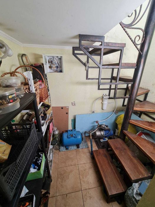 Продам будинок, Русанівські сади, вул. 3-тя Садова, чудовий стан, все залишається в будинку .