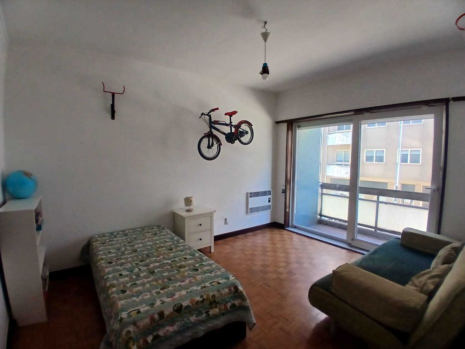 Apartamento T4 com terraço em Faria Guimarães, Porto