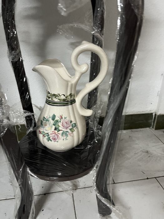 Lavatório com bacia e jarro