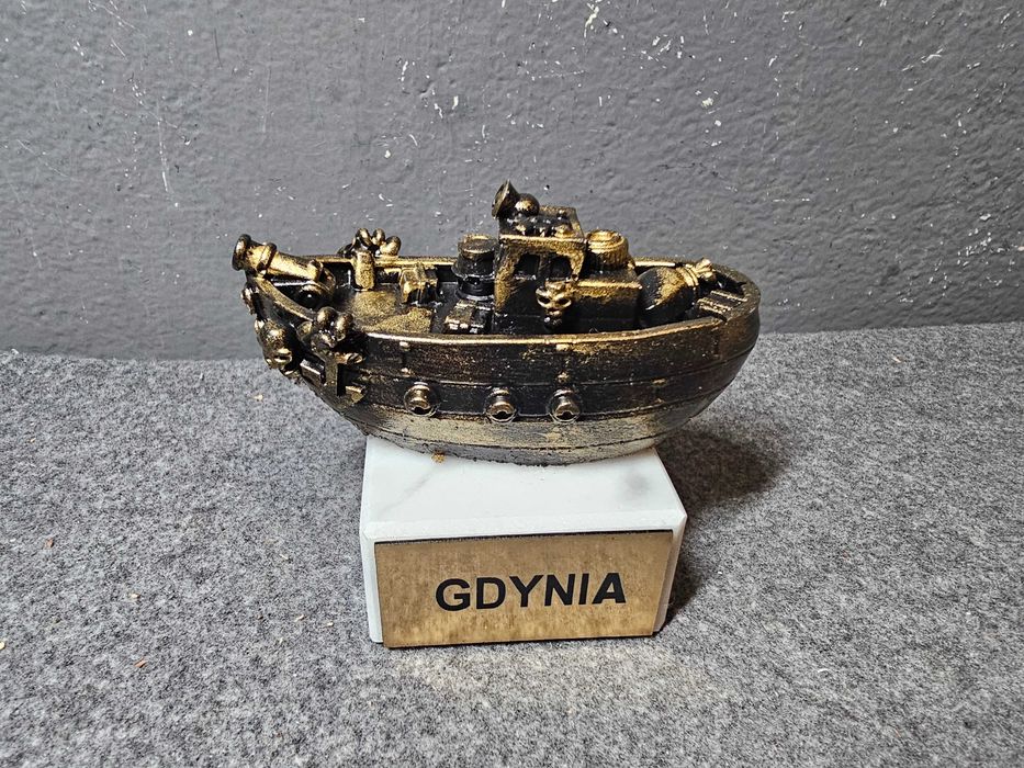 Statek z grawerem Gdynia marynistyczna dekoracja