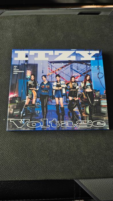 ITZY Voltage (Edição limitada Ver. A e Ver. B)