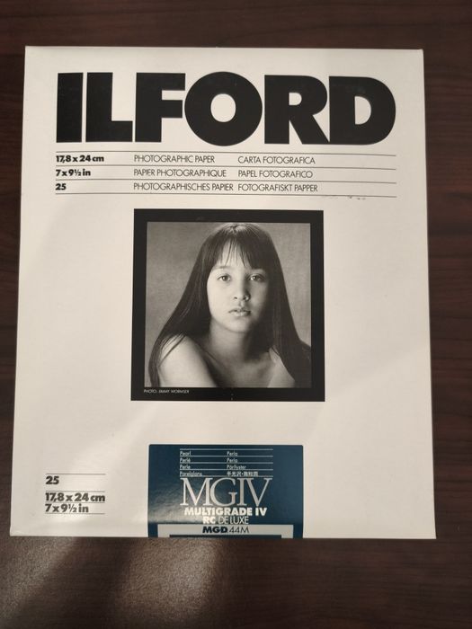Ilford Multigrade IV RC Deluxe Pearl 17,8x24cm – 25 folhas