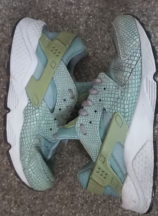 Жіночі кросівки Nike Air Huarache розмір 39