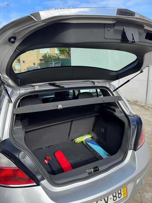 Opel Astra em bom estado.