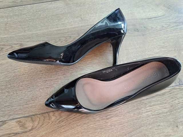 Czarne lakierowane szpilki