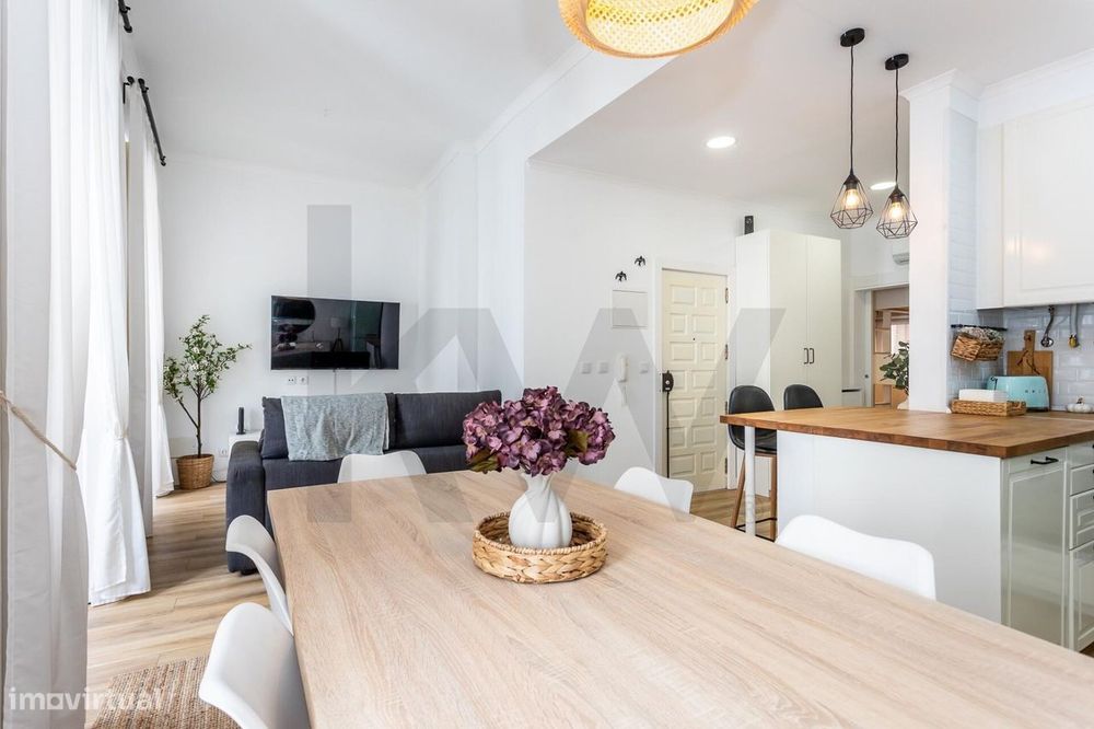 Apartamento T2 remodelado e mobilado no Bairro Alto — conforto e local