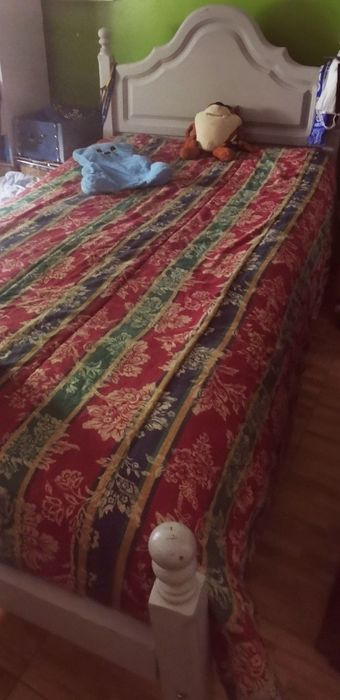 Cama solteiro em carvalho