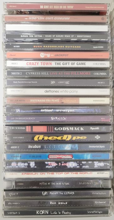CDs de música de diversos grupos