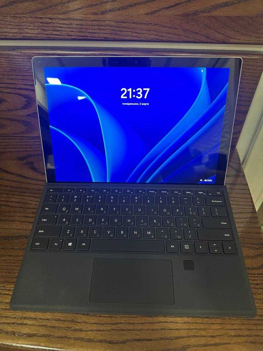 Сенсорний Microsoft Surface Pro 7+ зі зʼємною клавіатурою