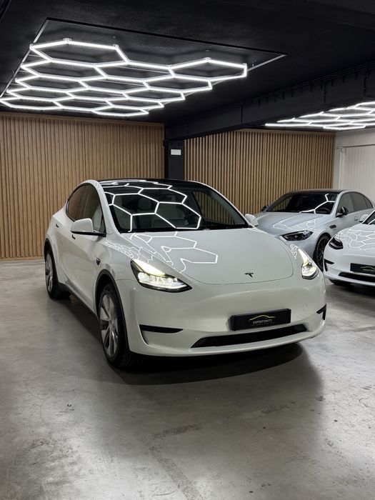 Tesla Model Y — fotografia 3