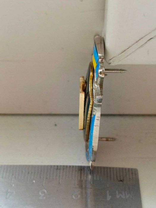 Знак з посвідченням