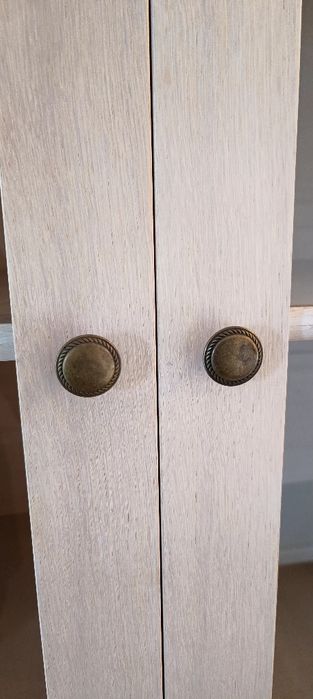 Witryna dąb bielony w stylu prowansalskim