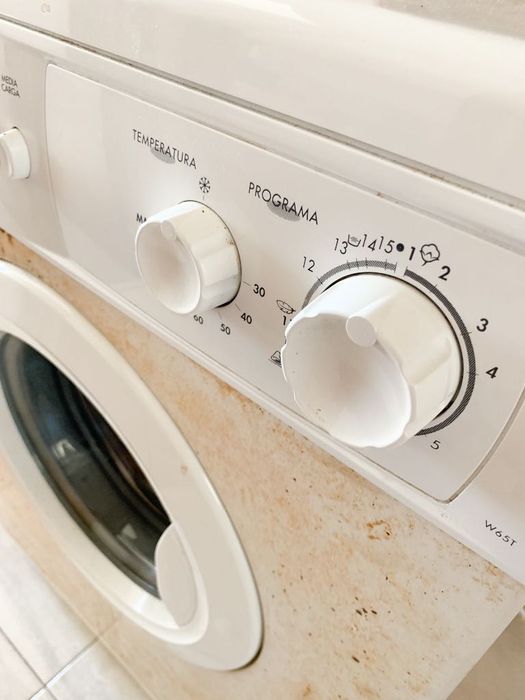 Máquina de Lavar Indesit W65 TE – Funciona | Com Desgaste