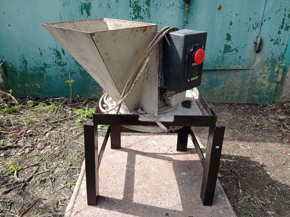 Зернодробілка саморобна