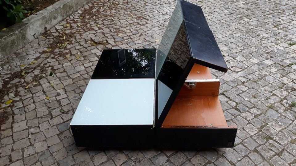 Mesa Baixa Quadrada de Sala, com 4 compartimentos escondidos