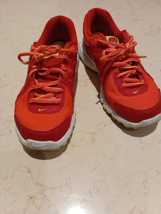 Tennis Nike semi.novos