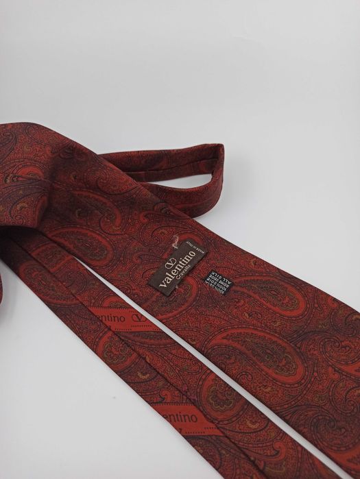 Valentino czerwony jedwabny krawat paisley val07