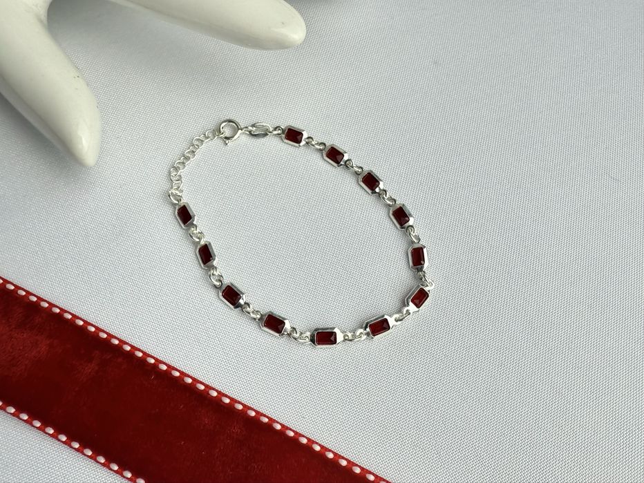 Срібний браслет 925-ї проби з гранатами