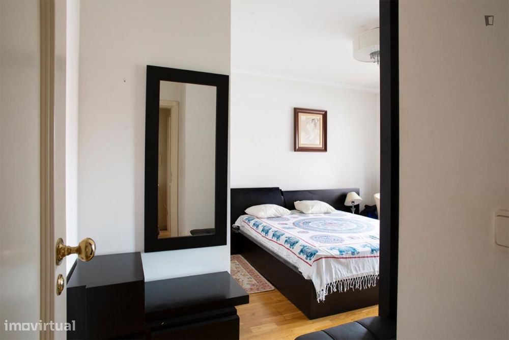 Quarto - localizado em Sete Rios Lisbon
