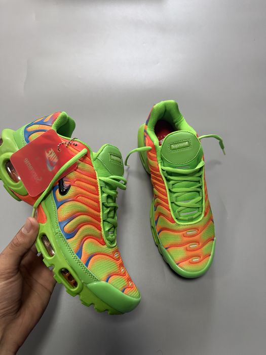 Nike Air Max Plus x Supreme