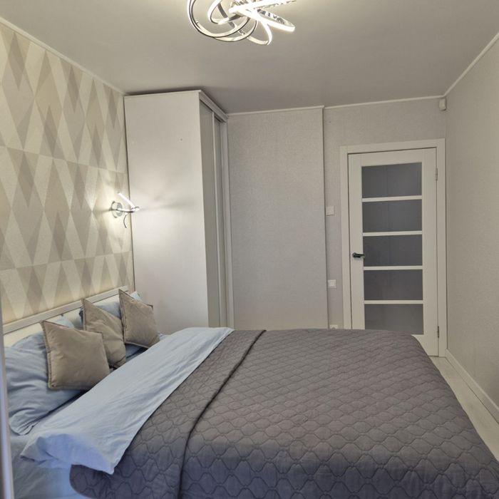 Продам трикімнатну квартиру на ремонтом