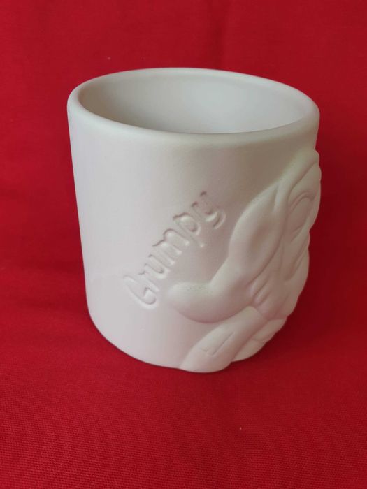 Ceramic mug in raw clay featuring the dwarf "Grumpy"425561931709173761