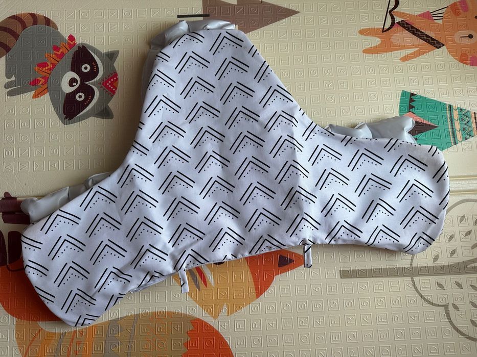 Подушка в стілець для годування IKEA