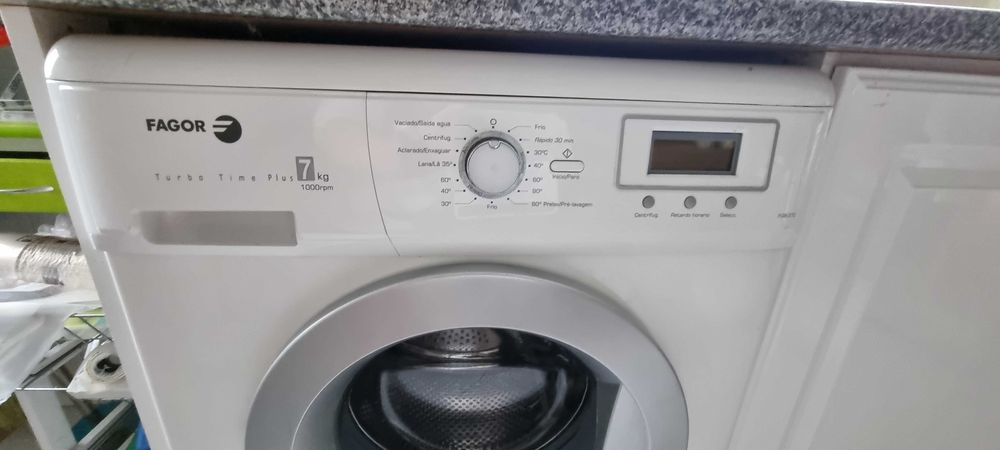 Maquina de lavar roupa