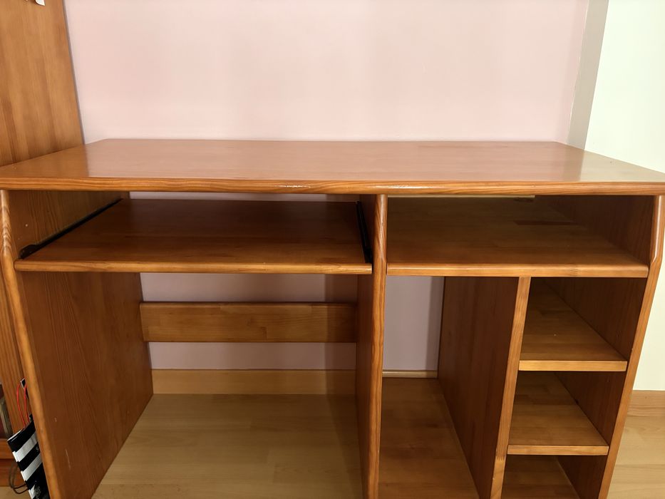 Secretaria de madeira de cerejeira