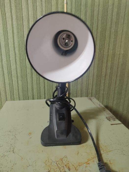 2 candeeiros para secretária