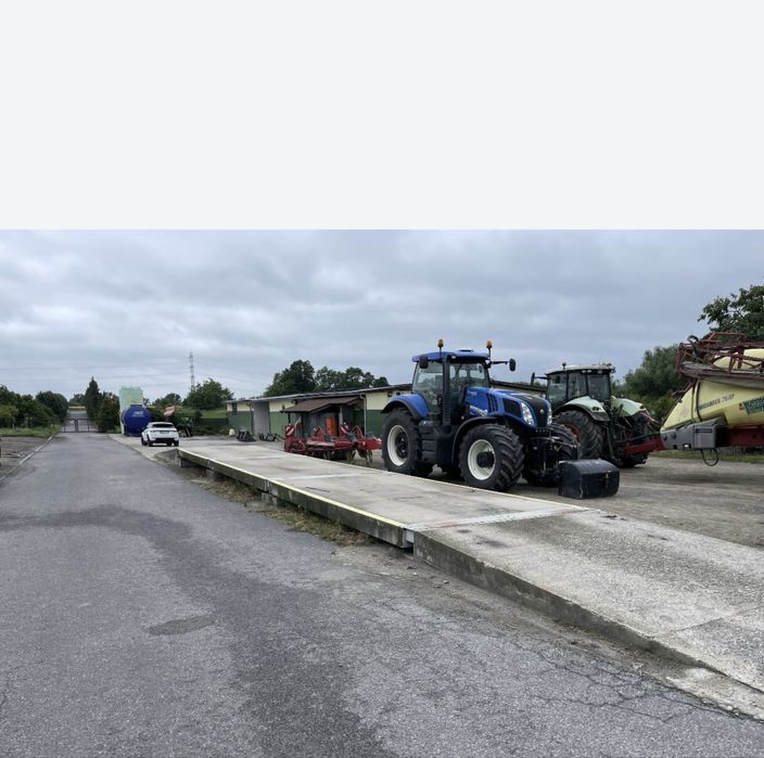 Sprzedam plac mieszkaniowo uslugowy 0,55 ar . Wiaty , waga