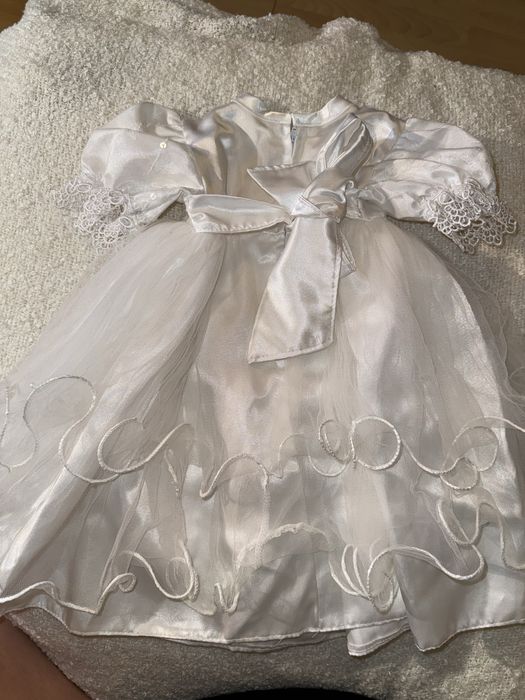 Niemowlęca sukienka na chrzest elegancka