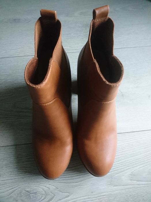 Botki sztyblety Bershka camel brązowe na słupku r. 39