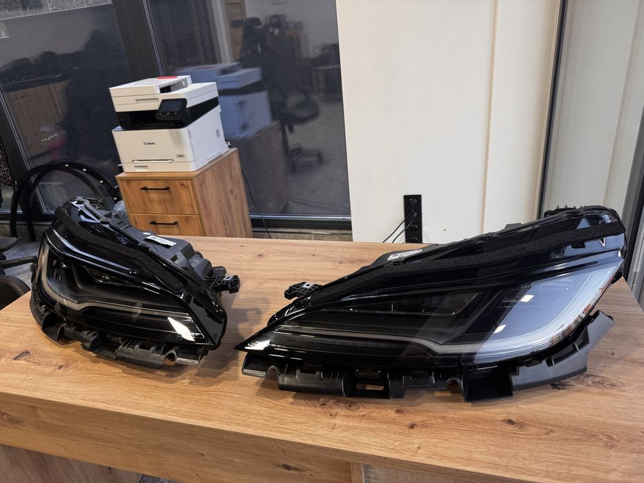 Фари на Tesla Model 3 HIGHLAND ЄВРОПА. Оригінал.