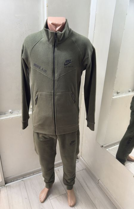 Спортивний чоловічий костюм