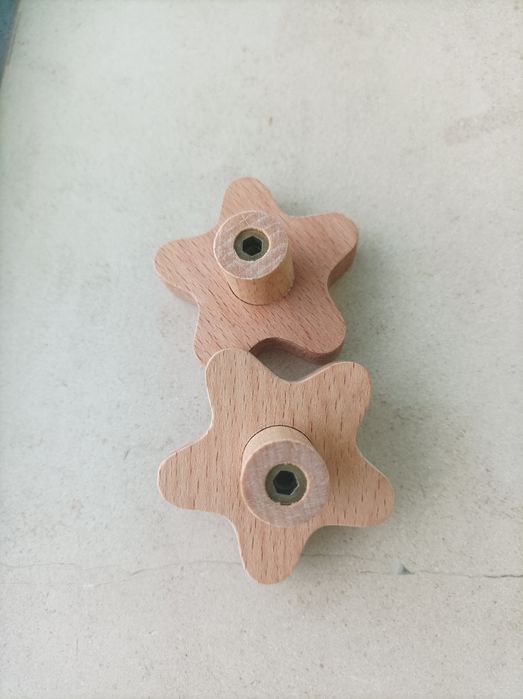 Puxadores de madeira em forma de estrela