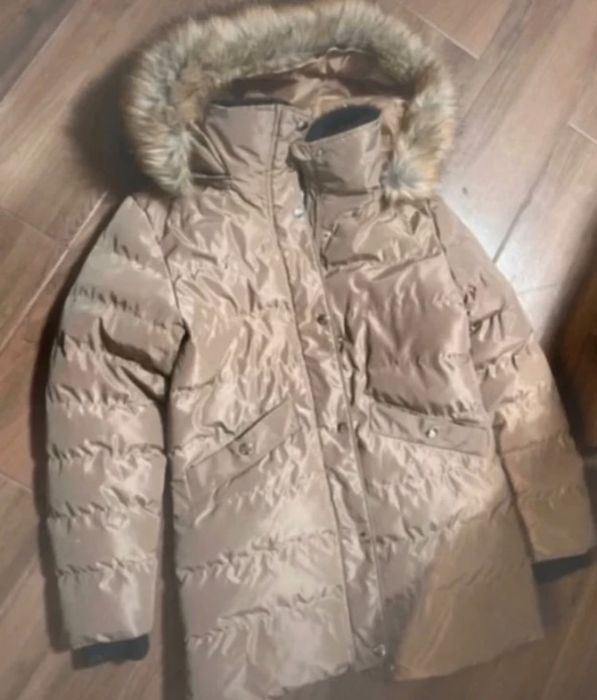 Kurtka puchowa roz. S, z kapturem obszytym futerkiem