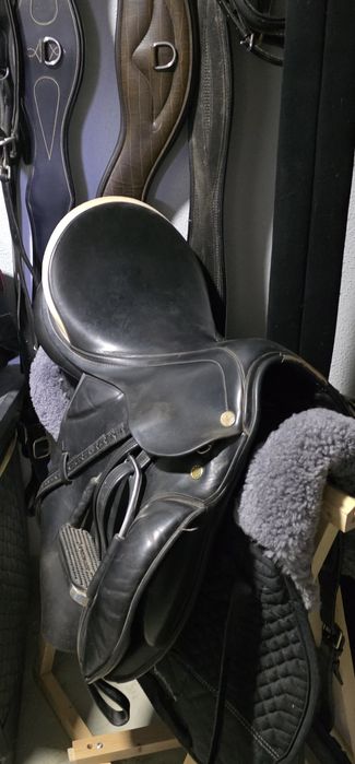 Sprzedam   sprzęt do jazdy  konnej