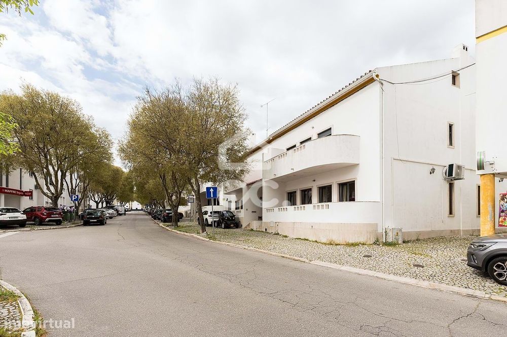 Moradia T5+1 c/ Quintal, Garagem e Excelentes Áreas | Vila Lusitano, É