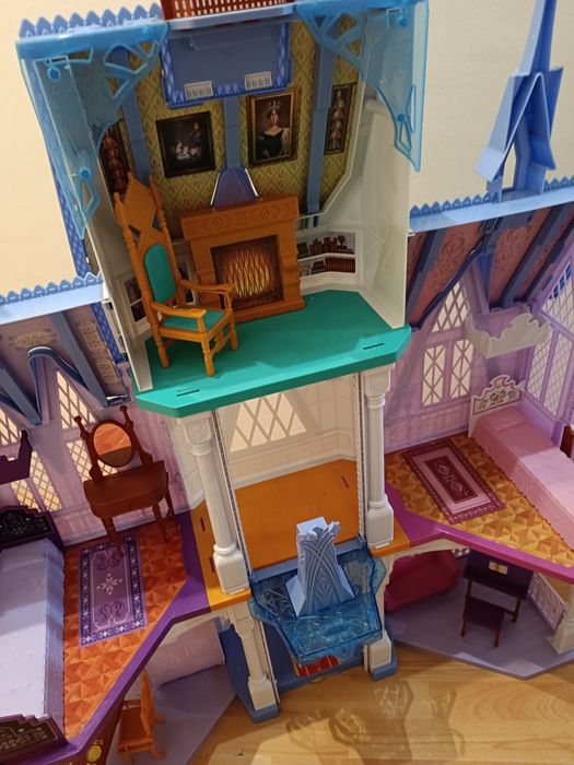 Zamek Kraina Lodu z efektami świetlnymi